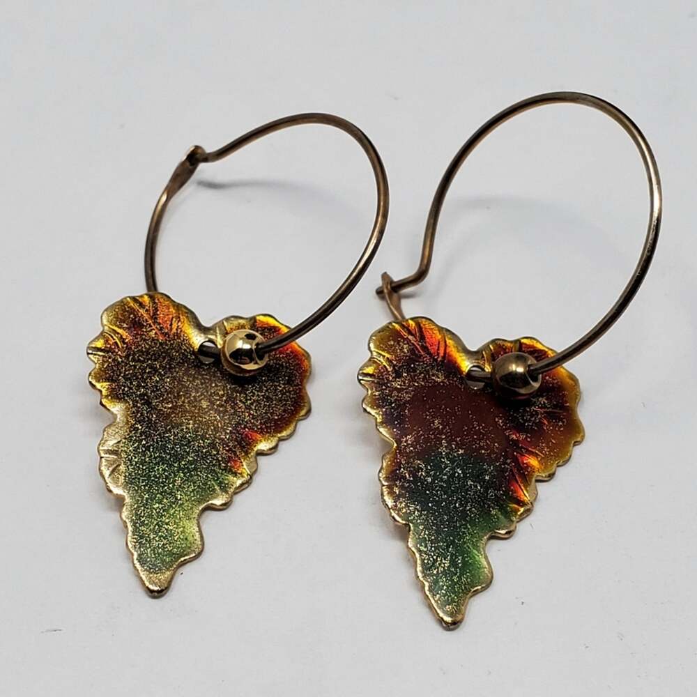 Vintage Gold tone metal leaf theme dangling earrings 1.5" Tall